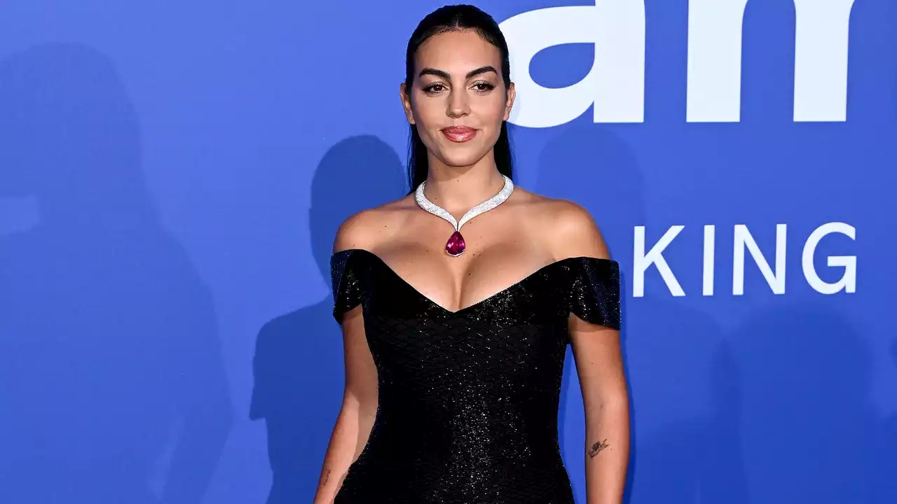 Georgina Rodríguez aparece en la Gala amfAR Cannes 2023 con un vestido de lentejuelas color negro