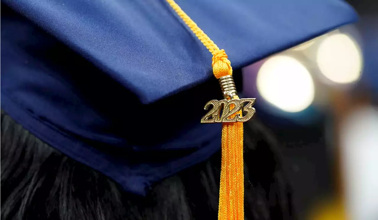 Texas high school delays graduation, since only 5 seniors make the grade