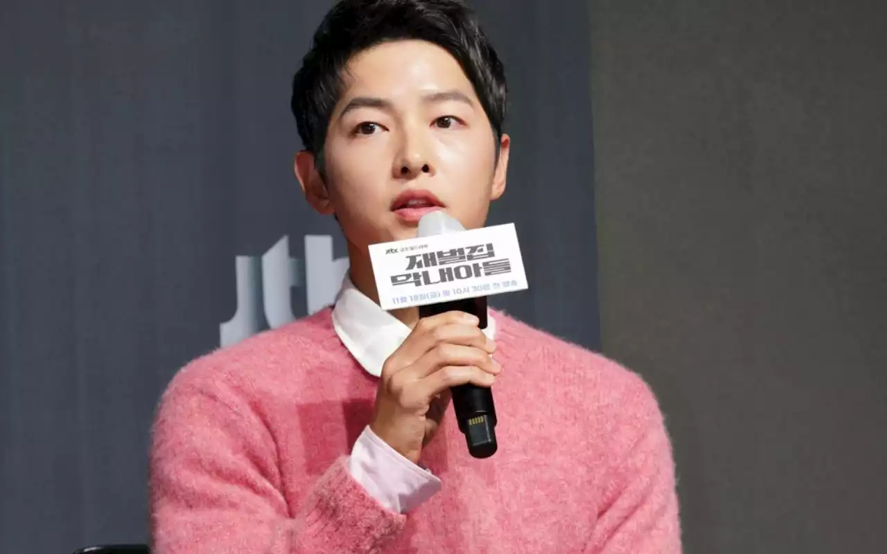 Song Joong Ki dan Katy Louise Saunders Kedapatan Kencan di Cannes