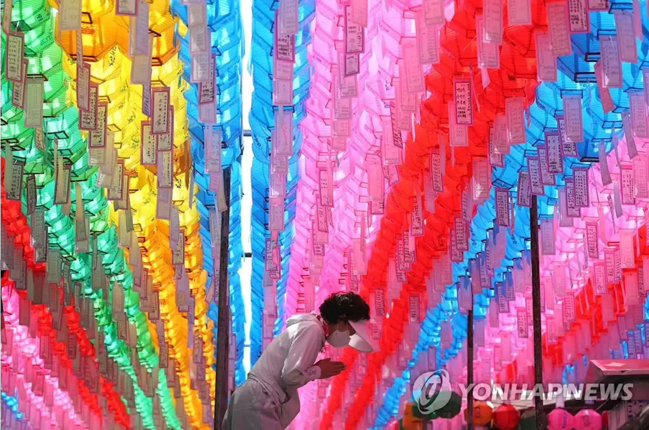 오늘 부처님오신날…전국 사찰서 4년 만에 제약없는 봉축법요식 | 연합뉴스