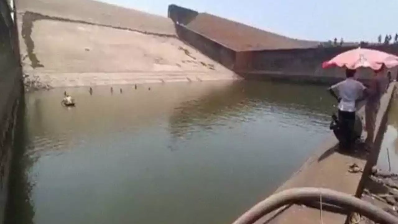 Indian official drops phone while taking a selfie, drains dam to get it back