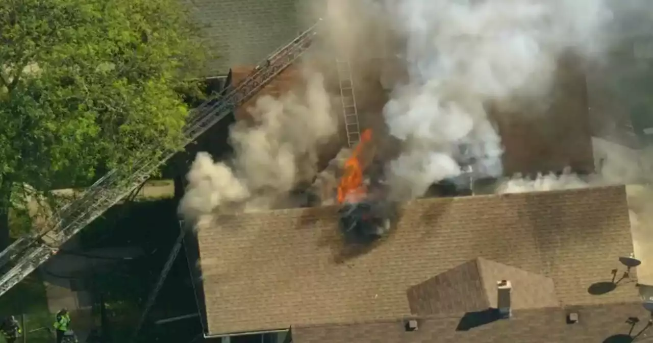 Homes catch fire in West Pullman neighborhood