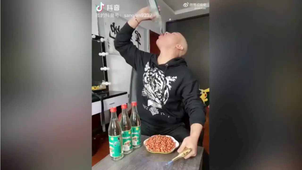 Influencer muere tras retransmitir en directo cómo bebía botellas de licor chino Baijiu