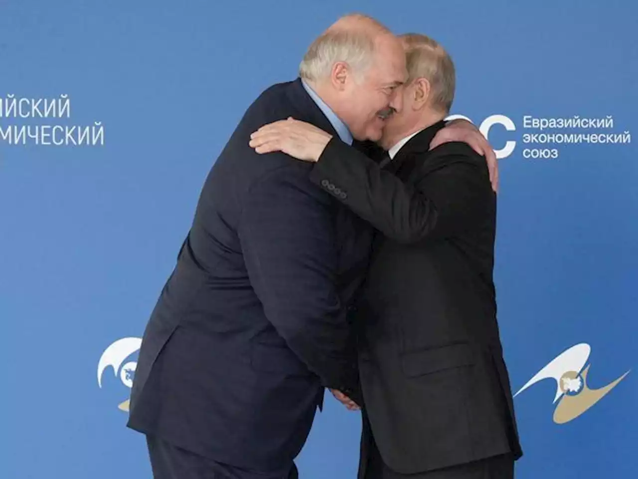 Voci di avvelenamento per Lukashenko: «È in una clinica di Mosca dopo l'incontro con Putin»