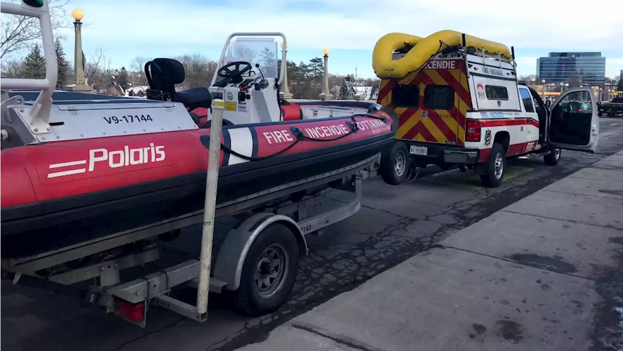 Man rescued from the Ottawa River near Hull, Que., empty kayak found nearby