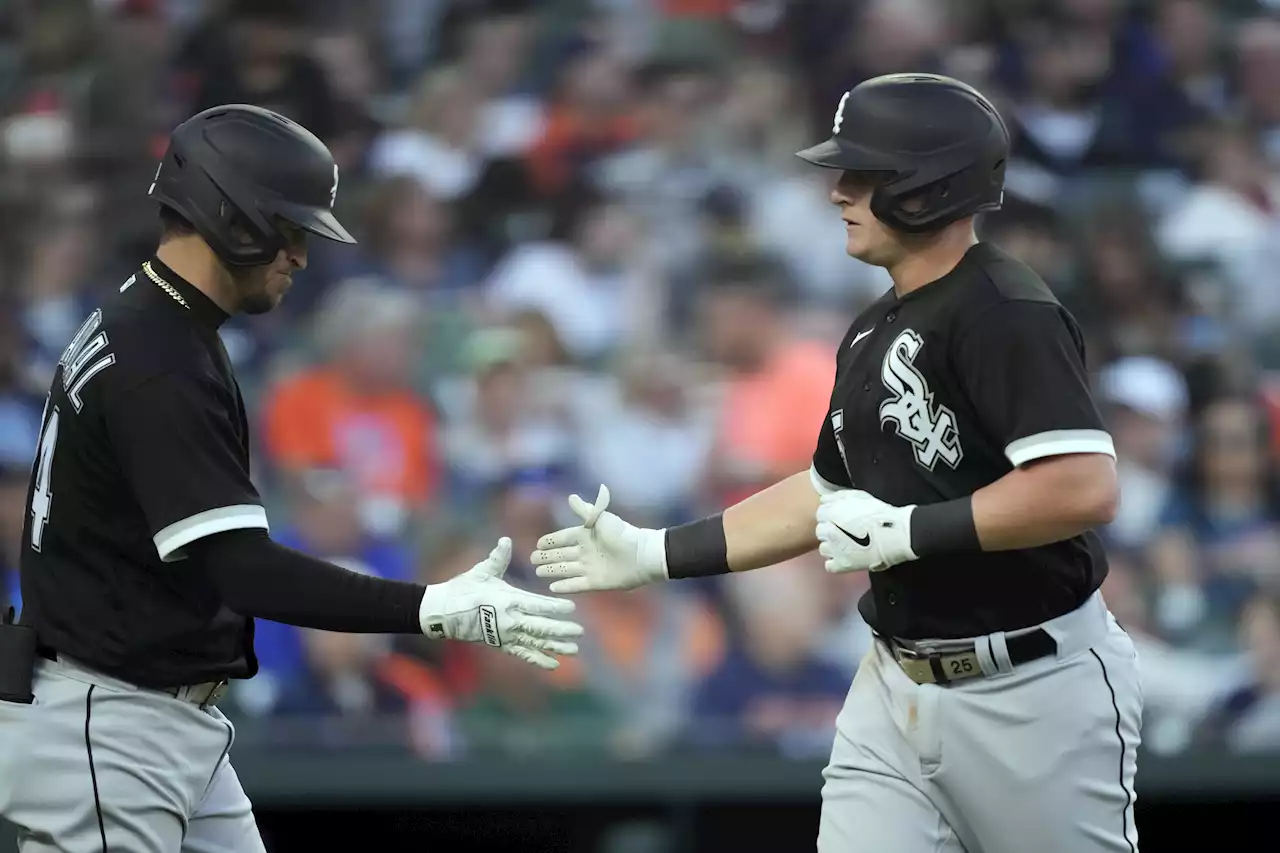 White Sox bats come alive in 12-3 romp over Tigers