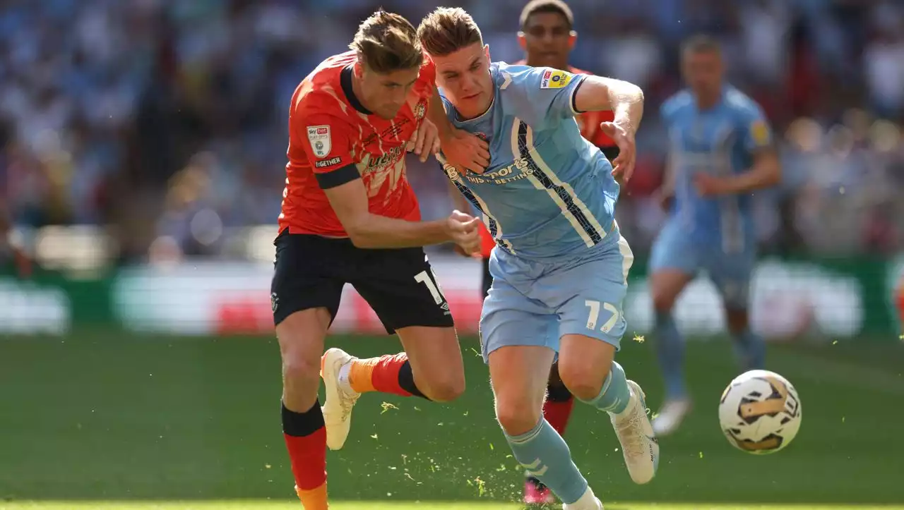 Fußballklub Luton Town: Erst Schreckmoment um Kapitän, dann Aufstieg in die Premier League