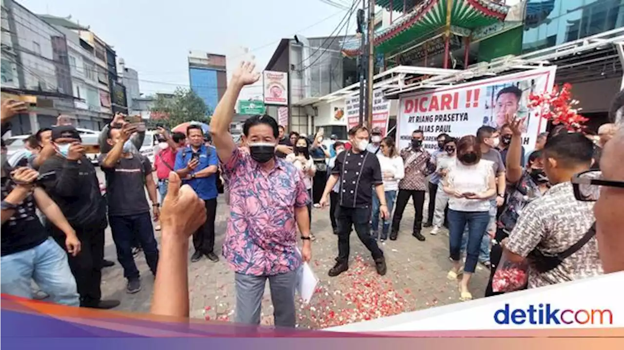 Pemilik-Pedagang Tabur Bunga Protes Pembongkaran Ruko 'Makan Jalan' di Pluit