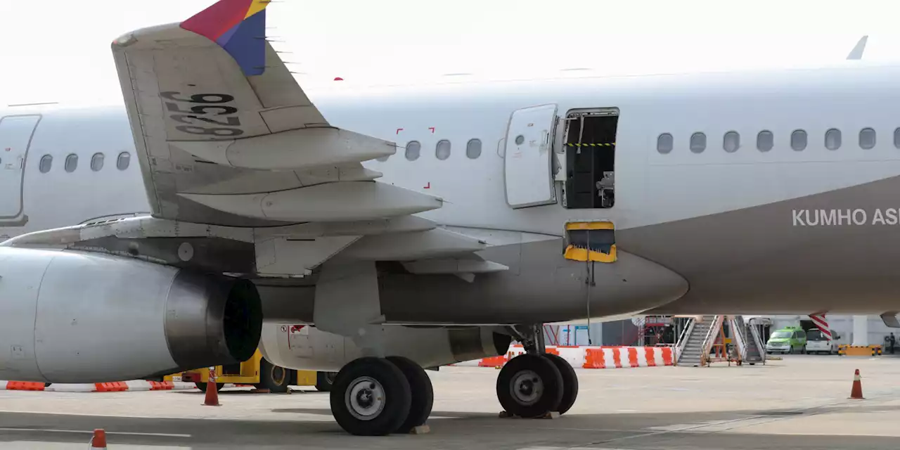 VIDÉO - Se sentant «étouffé», un passager ouvre la porte d'un avion en plein vol