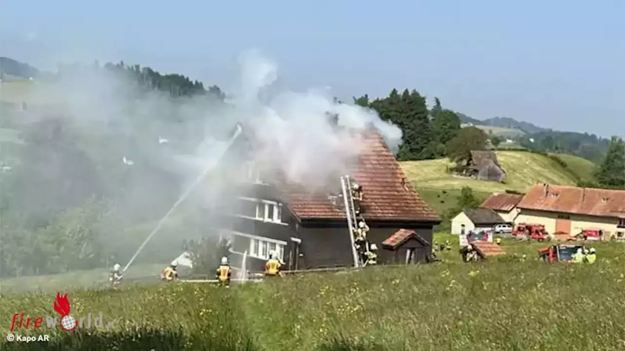 Schweiz: Hoher Schaden bei Wohnhaus-Dachstuhlbrand in Teufen