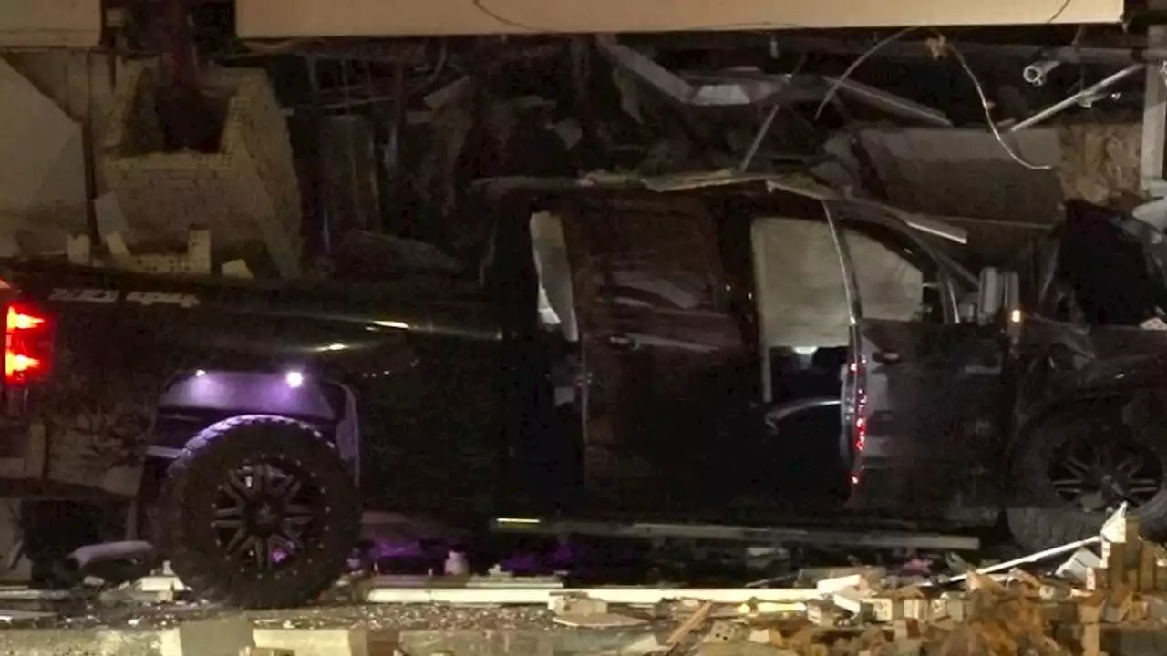 Shooting suspect fires into southwest Houston nightclub parking lot, crashes into building