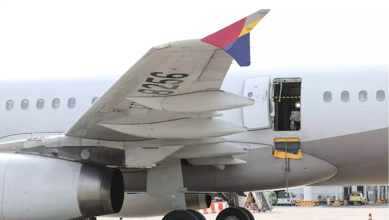 Man who opened Asiana plane door in mid-air tells police he was 'uncomfortable' -report