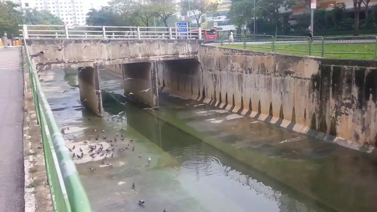 5-hour police search for underwear-clad man in drain ends fruitlessly - Singapore News