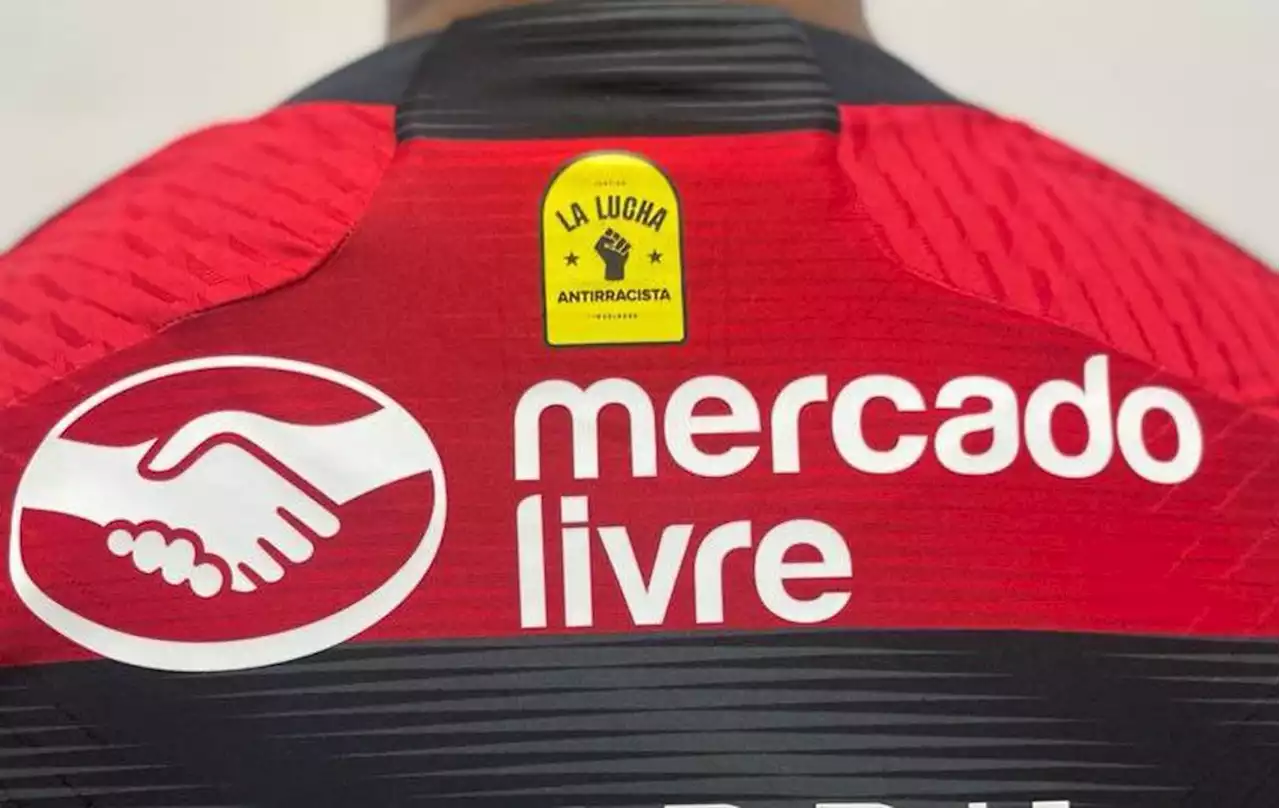 Flamengo entra em campo com patch em apoio à luta antirracista e Vini Jr