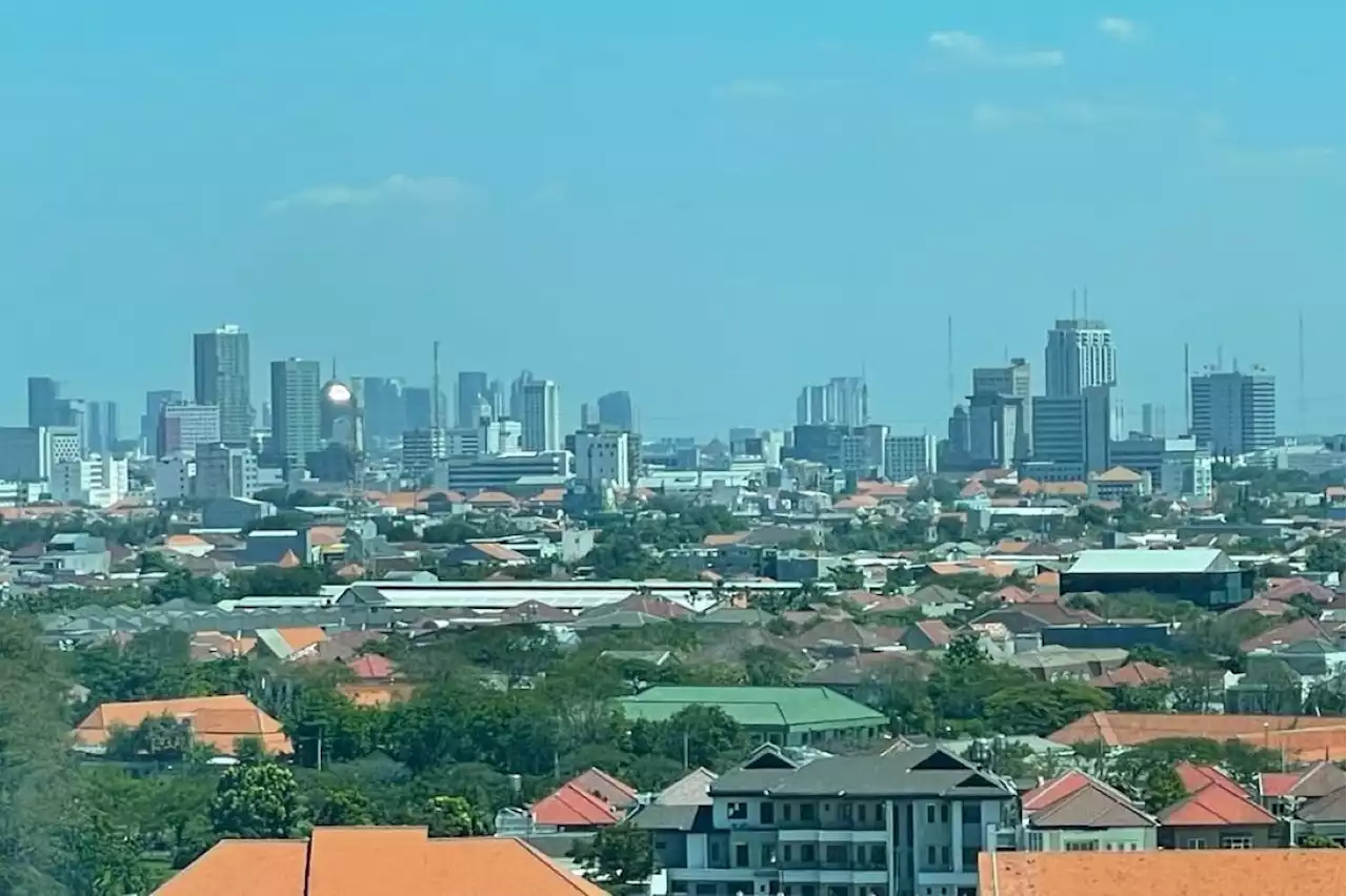 Cuaca Surabaya Hari Ini, Siang Hingga Sore Cerah, Berpotensi Panas Menyengat