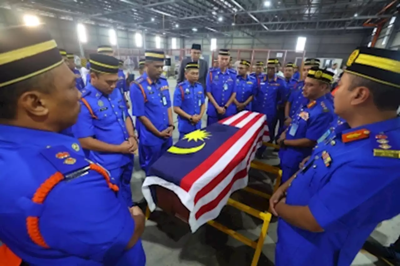 Remains of Malaysian Everest climber Awang Askandar arrive at KLIA