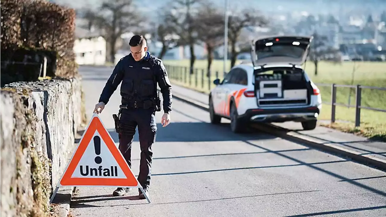 Glarus GL: Verkehrsunfall zwischen Kind (3) und einem PW