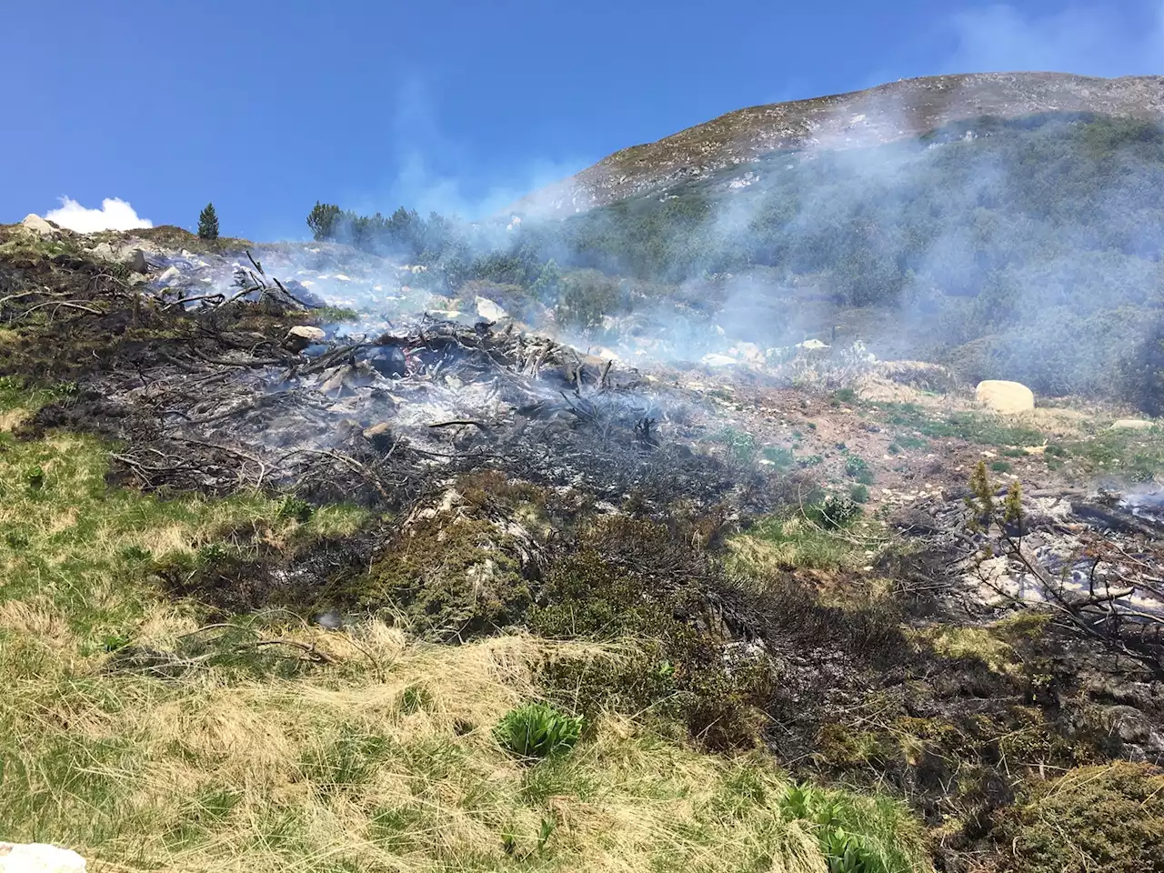 Susch GR: Weideland durch Brand beschädigt