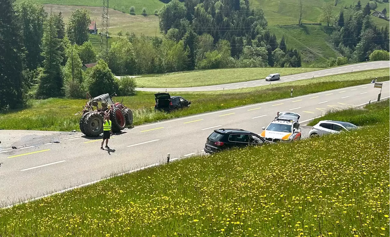 Trogen AR: Kollision zwischen Traktor und Fahrzeug