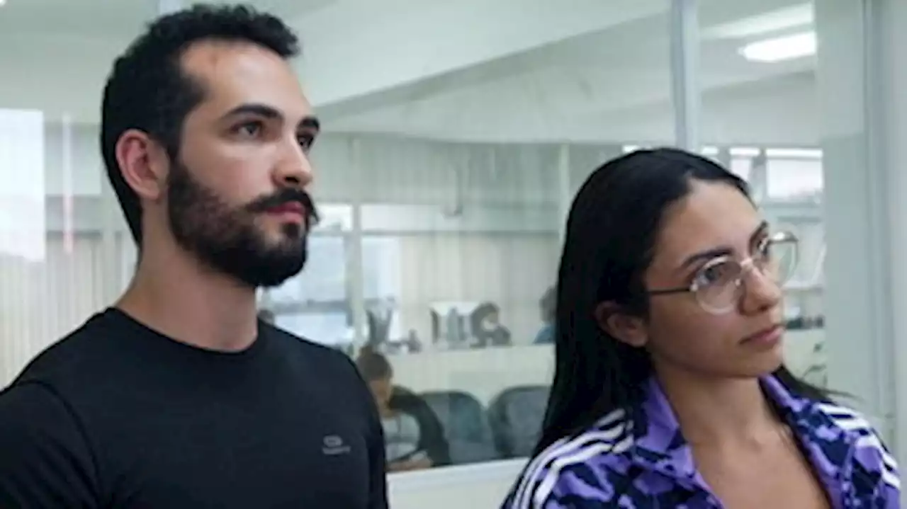 Influencer viraliza após se casar no civil usando look de academia: 'Não avisaram que tinha que se arrumar'