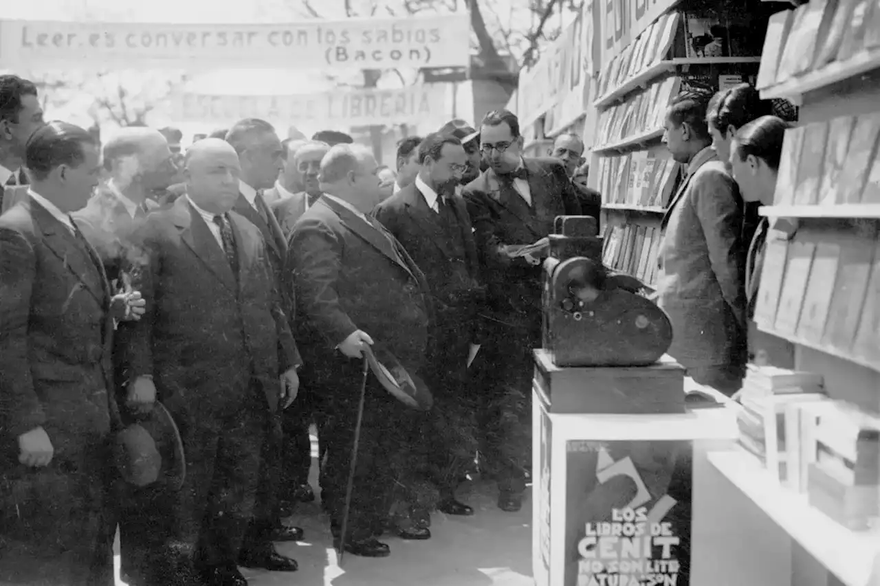 Cuando la Feria del Libro de Madrid era la 'fiesta republicana por excelencia'