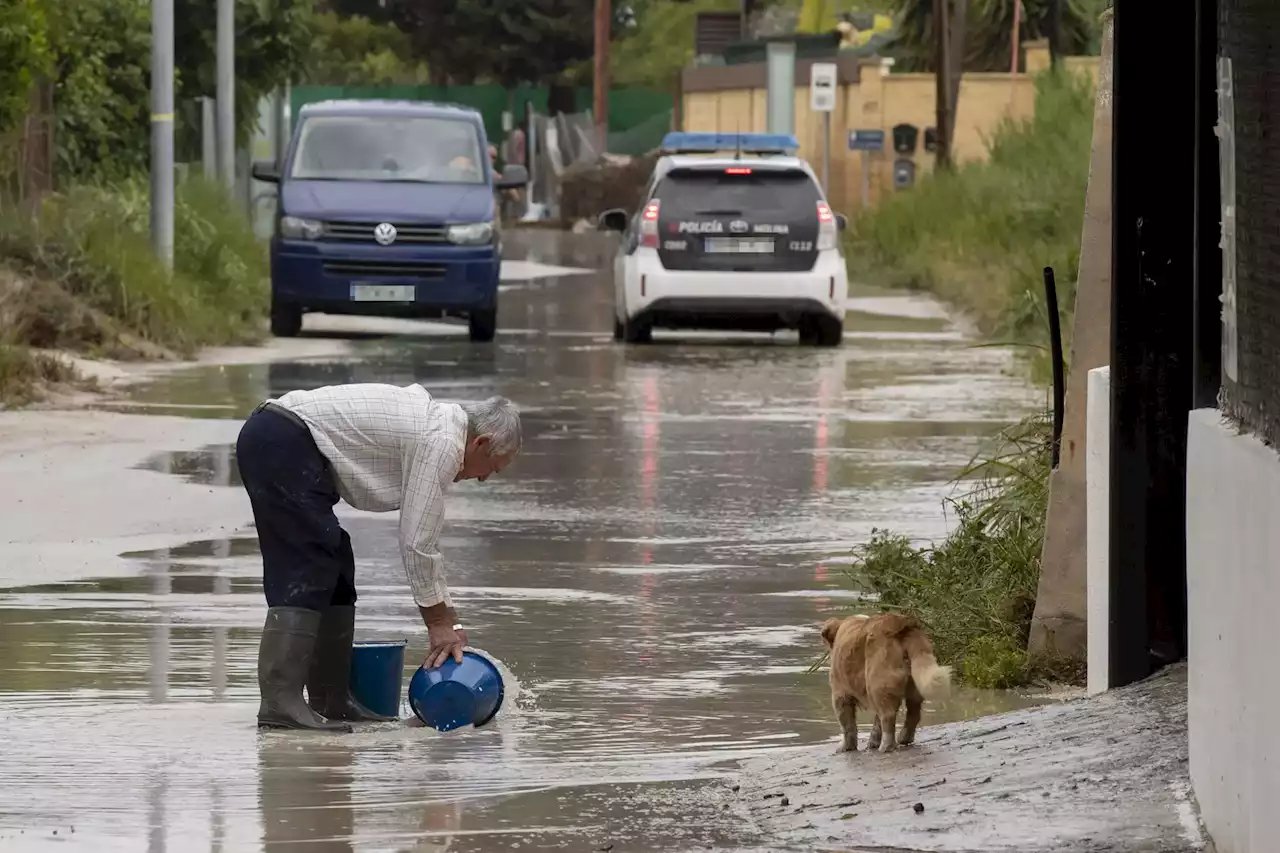 Una borrasca continuará dejando fuertes lluvias este sábado en casi toda España