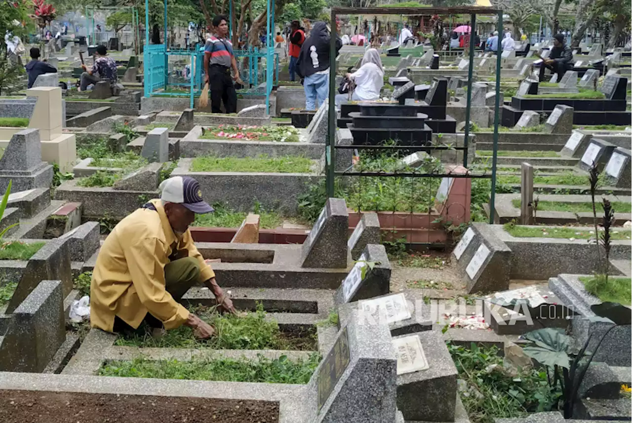 Hukum Ziarah ke Makam Orang Tua yang Non-Muslim |Republika Online