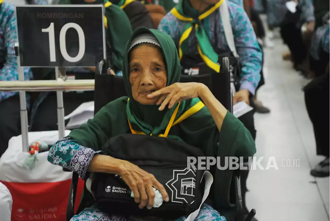 Jamaah Haji Lansia Diminta Tak Pisah dari Rombongan Saat Tawaf |Republika Online