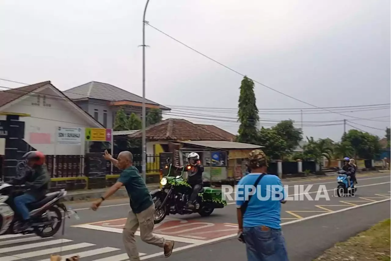 Kronologi Moge Serempet Santri, Pengendara Berhenti Sebentar Lalu Jalan Lagi |Republika Online