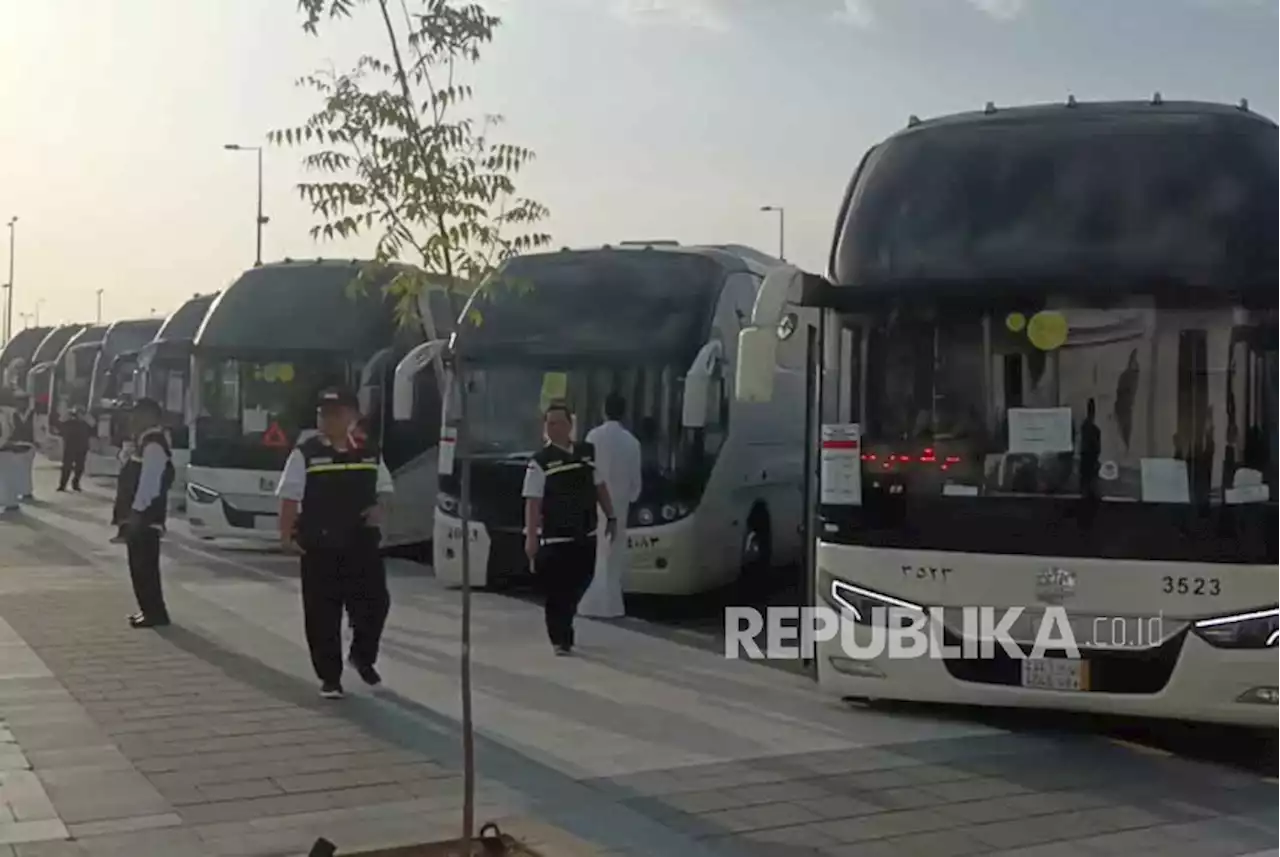 Tim Transportasi Kerahkan Petugas Sisir Barang Bawaan Jamaah Haji di Bus |Republika Online