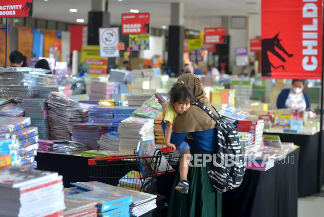 Toko Buku Banyak Tutup, Benarkah Karena Minat Baca Menurun? |Republika Online