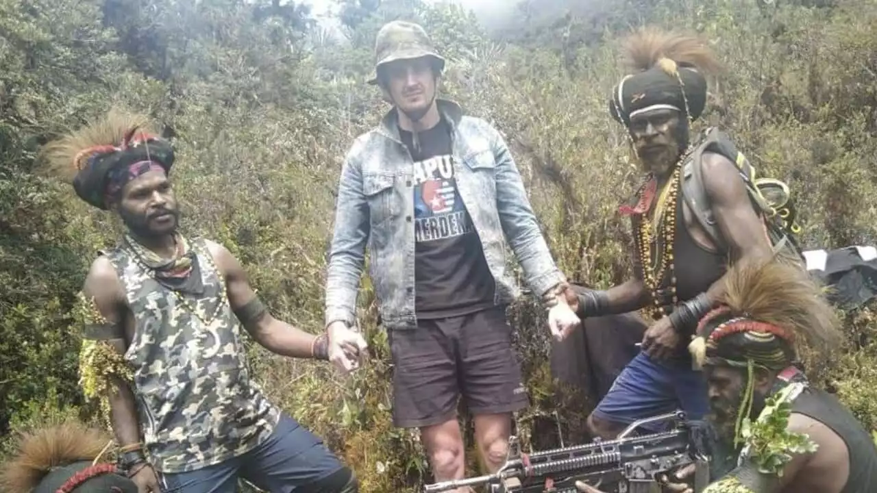 Papuan separatists threaten to shoot kidnapped NZ pilot unless these demands are met