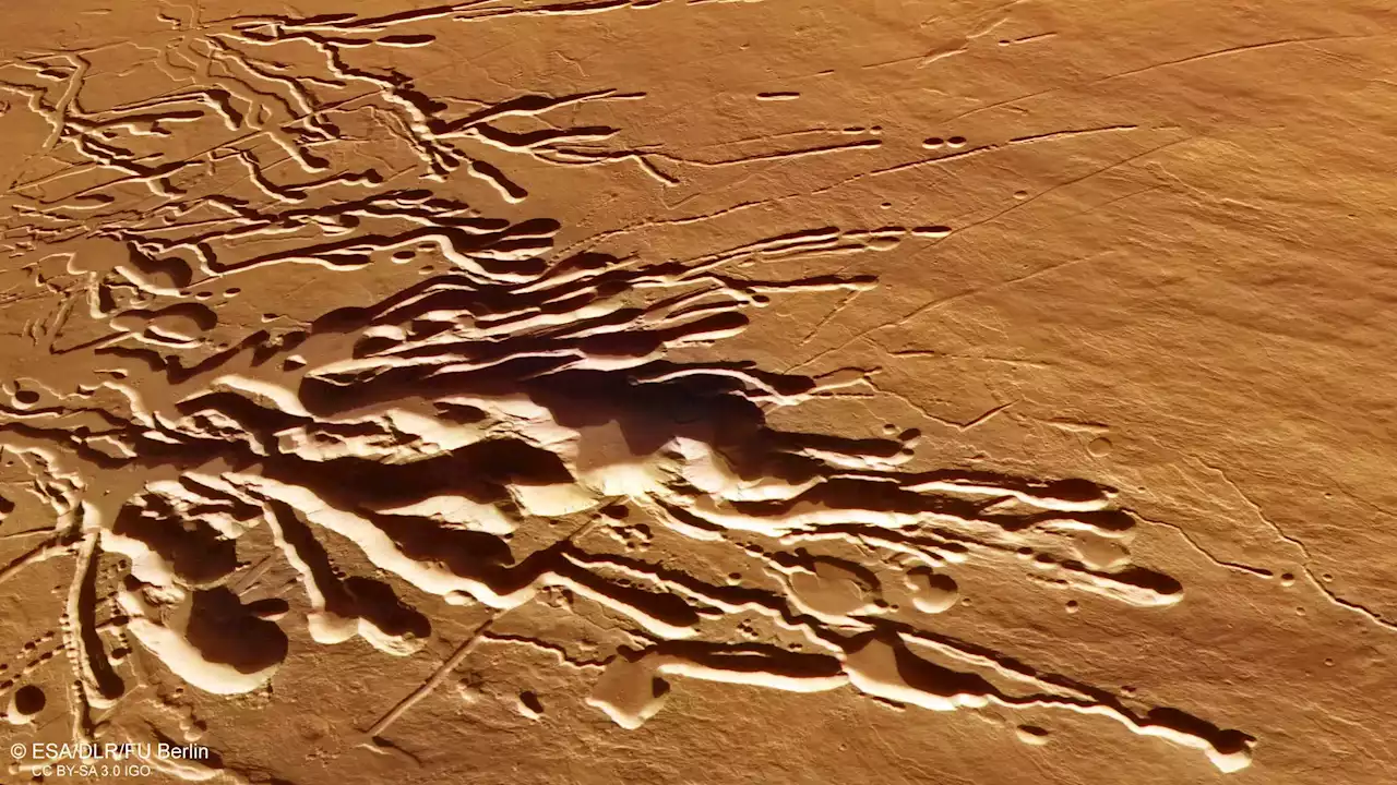 Mars Express Uncovers Collapsed Chains of Craters on Giant Martian Volcano