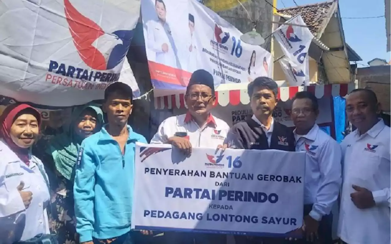 Bacaleg Partai Perindo di Surabaya Bagikan Gerobak Gratis, Bantu Tingkatkan Kesejahteraan Masyarakat