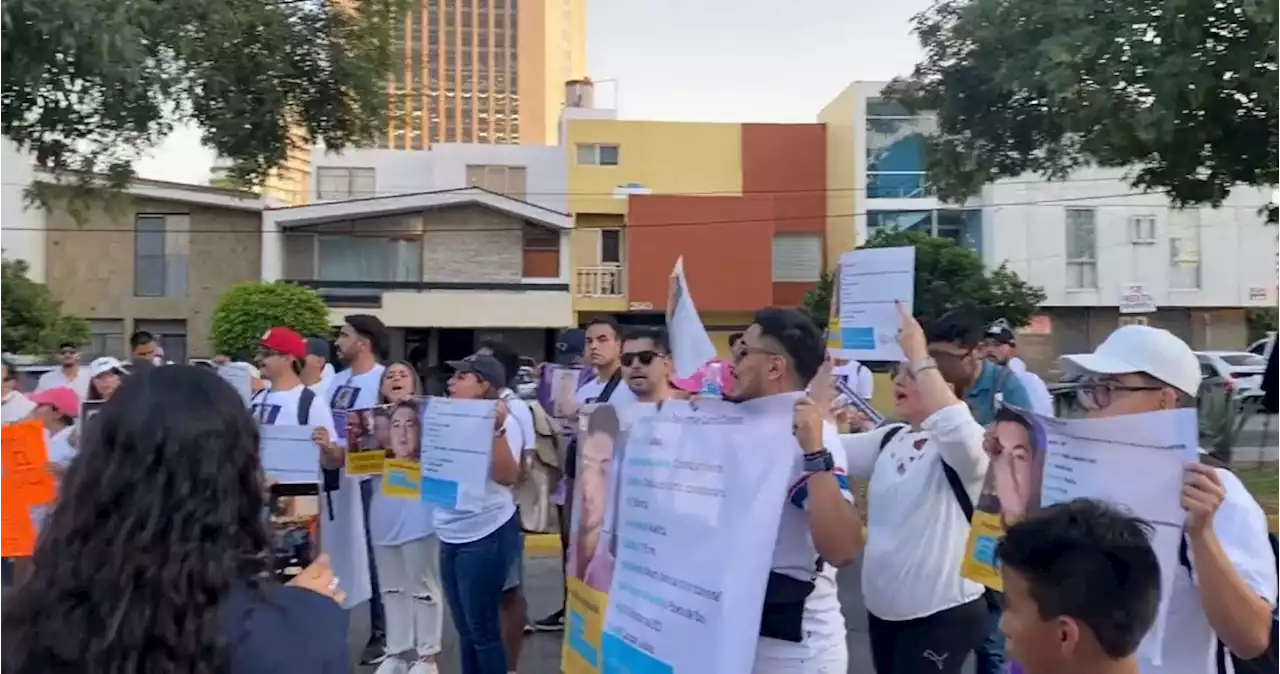 VIDEOS: Marchan en Jalisco por desaparición de 5 jóvenes; reclaman desdén de Alfaro