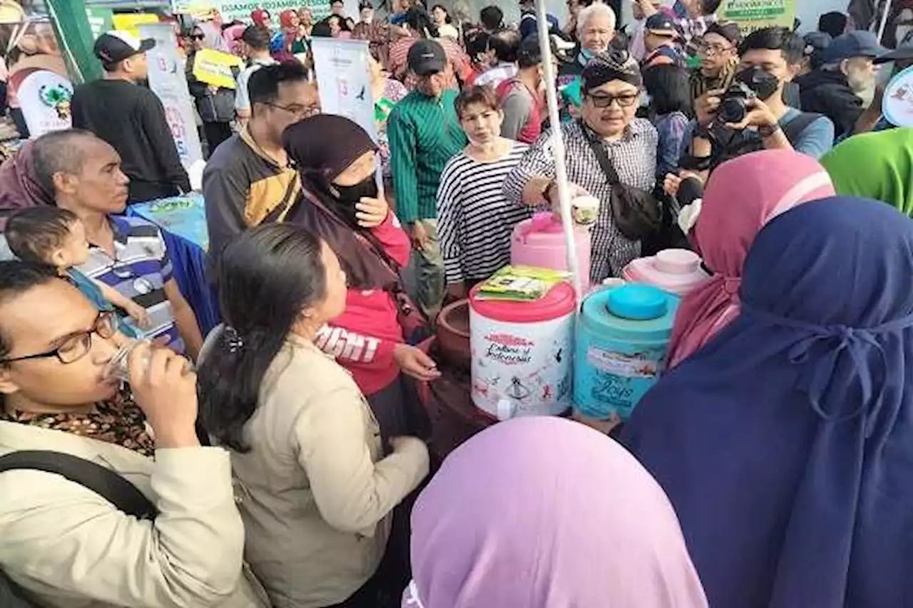 Hari Jamu Nasional 2023, Ribuan Orang Minum Jamu di Alun-Alun Kidul Jogja