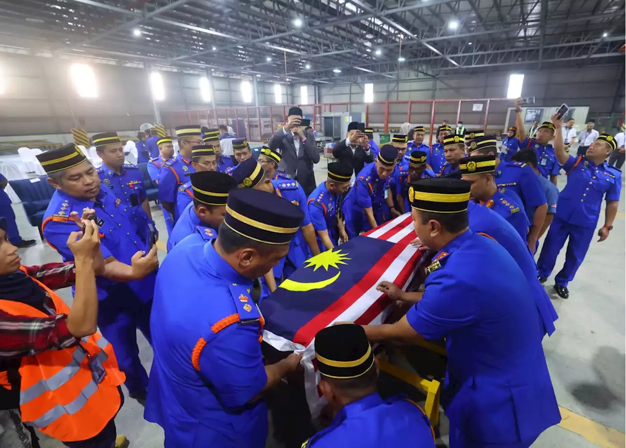 Body of Kedah APM director Awang Askandar arrives at KLIA