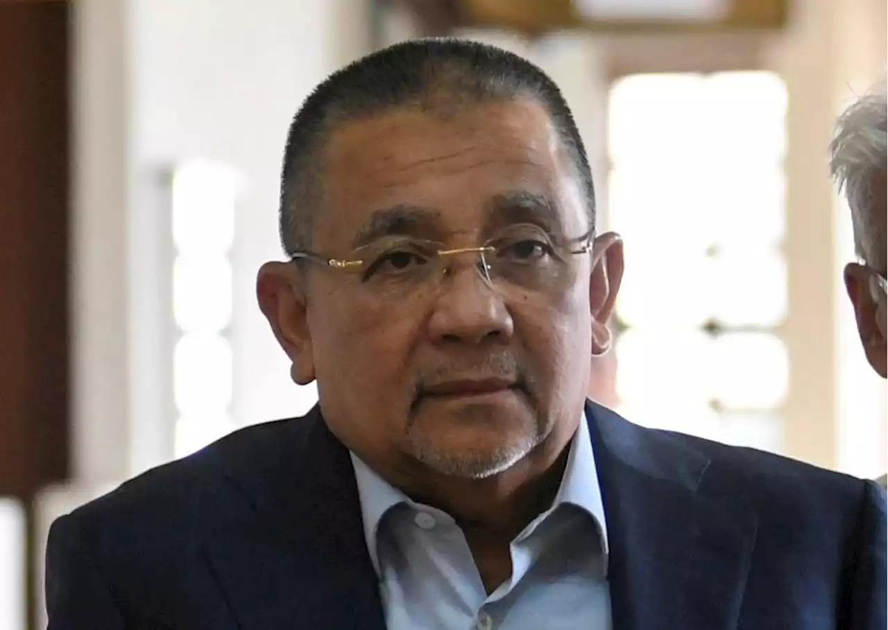 Ex-Negri MB Isa Samad rejoins Umno