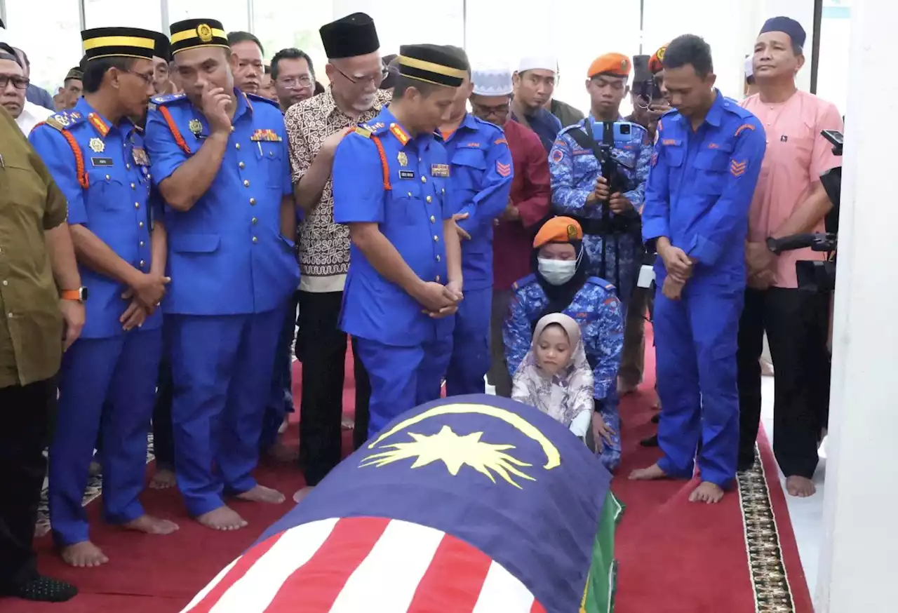 Family, friends and colleagues bid farewell to Mt Everest climber Awang Askandar