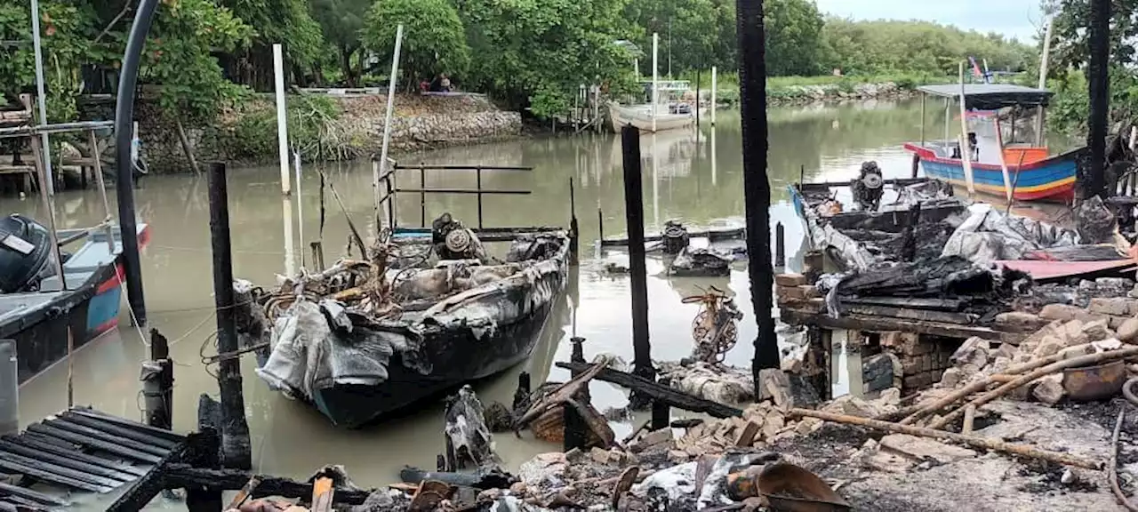 Fire damages six boats at Balik Pulau jetty