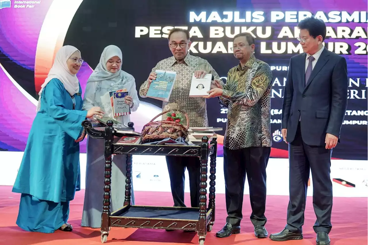 PM Anwar urges younger generation to save the country with knowledge, reading culture