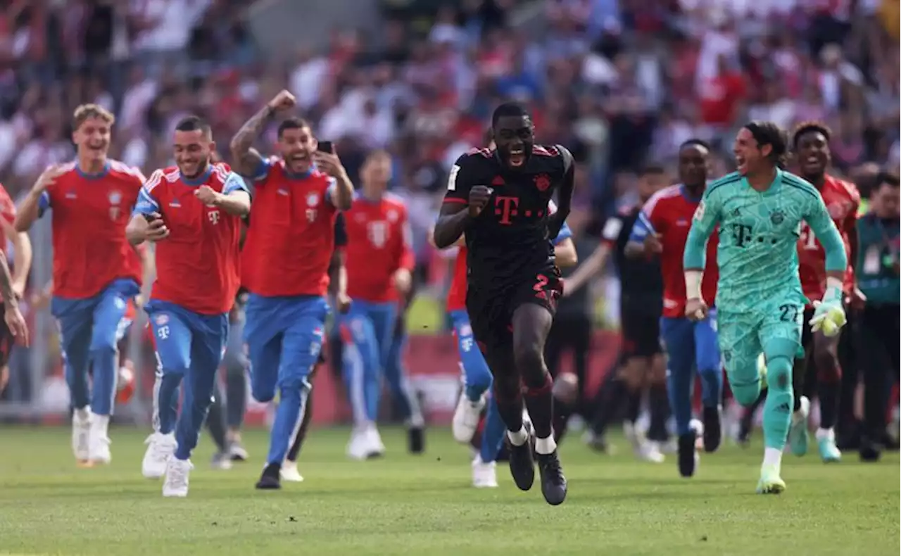 Soccer-Bayern win Bundesliga with last-gasp goal in season finale