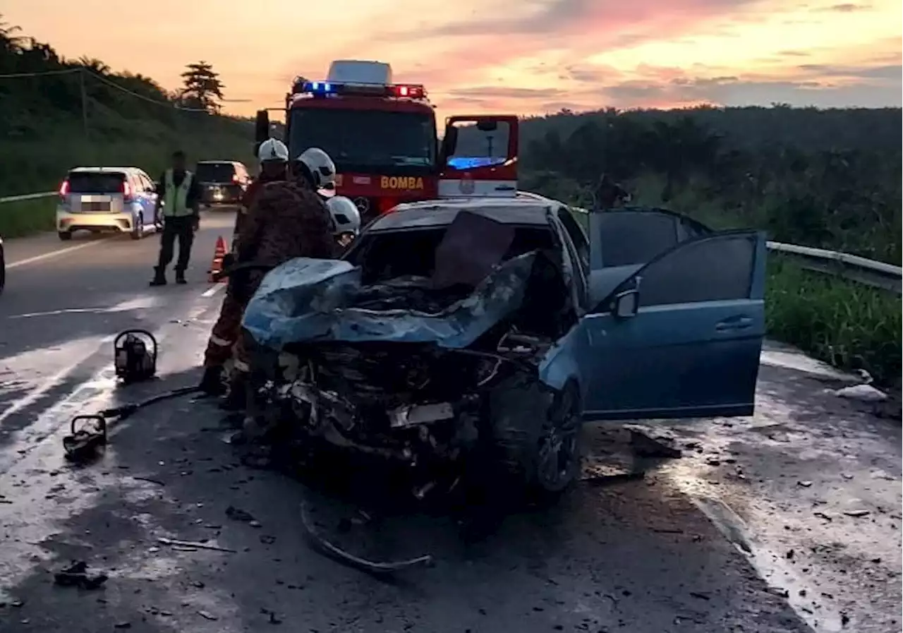 Three killed, one seriously hurt after vehicles collide in Segamat