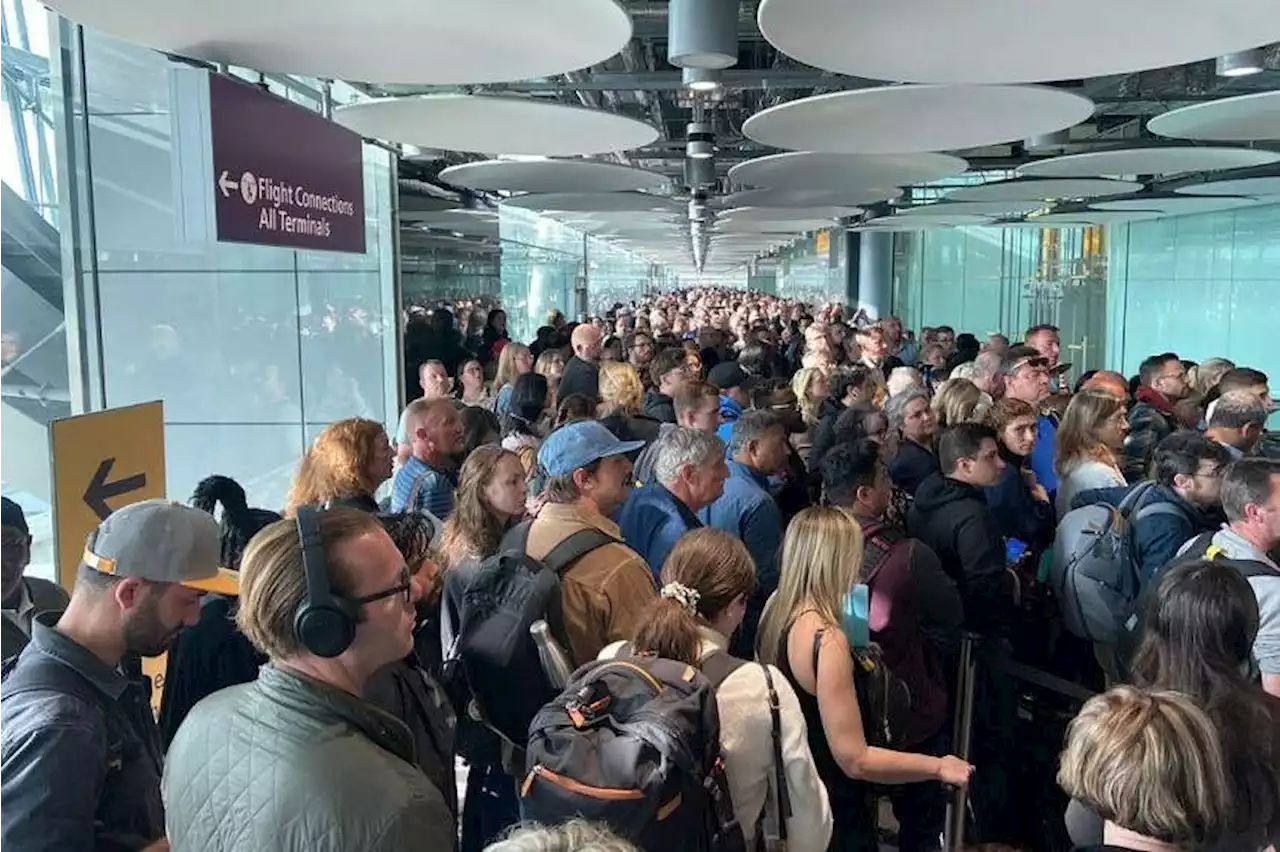 Long queues form after passport e-gates down at UK airports including London and Manchester