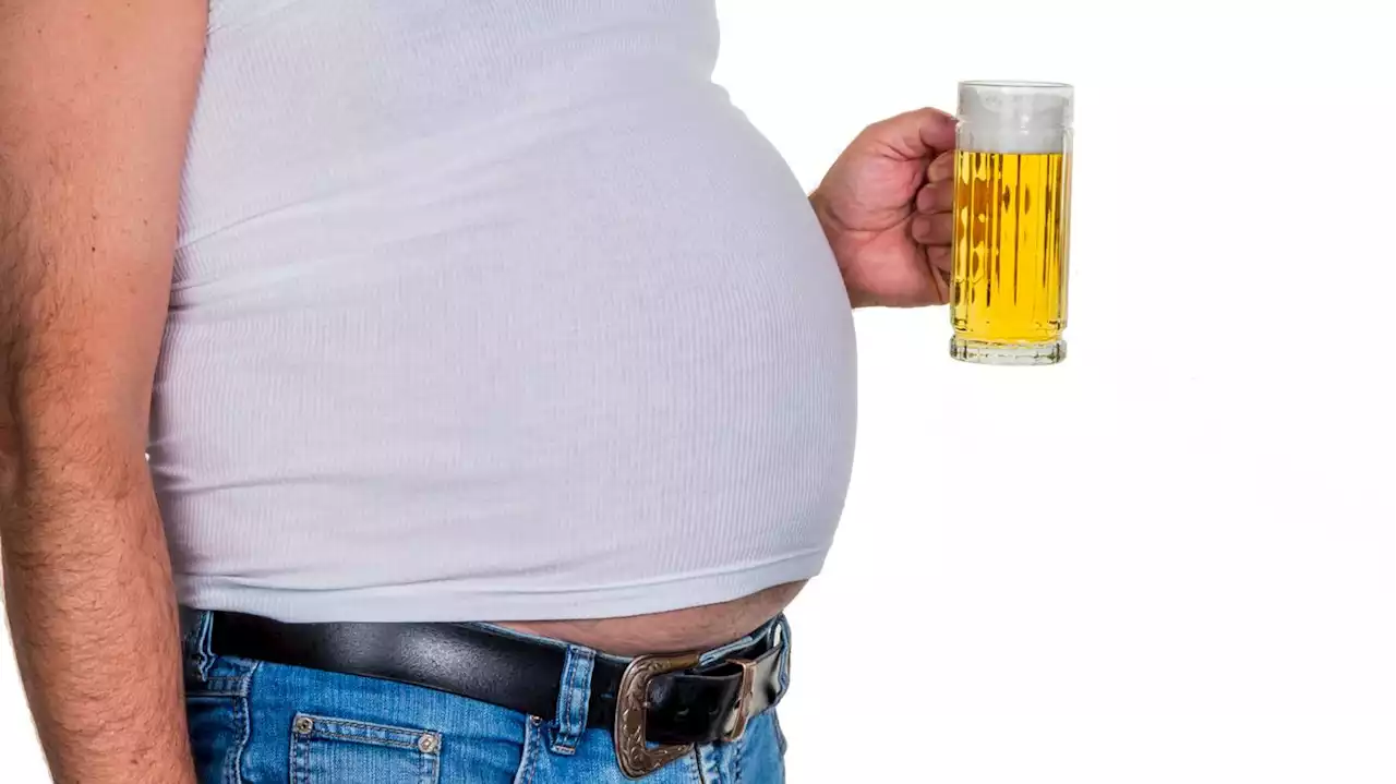 Bauchfett und Männerbrüste: Kommt der Bierbauch tatsächlich vom Bier?