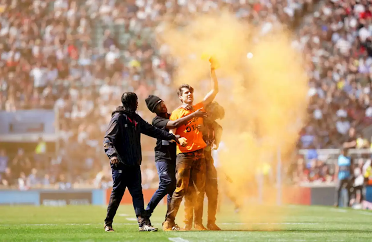 Just Stop Oil protesters invade pitch and throw orange powder at rugby premiership final