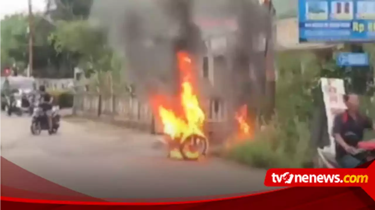 Diduga Konsleting Pengapian Satu Unit Sepeda Motor Hangus Terbakar