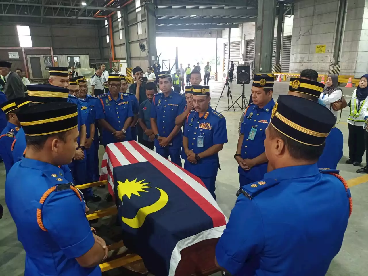 Jenazah Awang Askandar tiba di KLIA