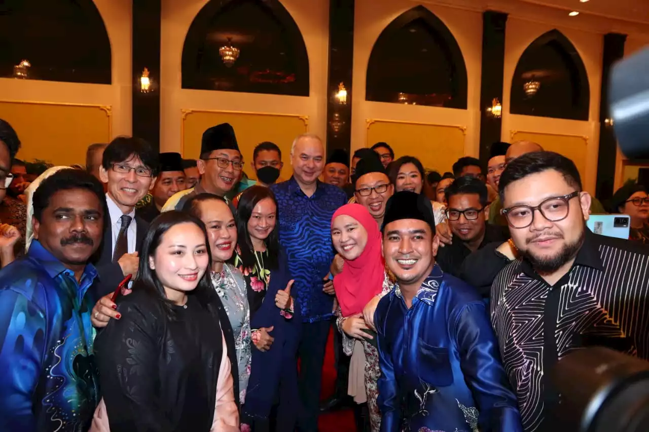 Sultan Nazrin rai pengamal media sempena Hawana