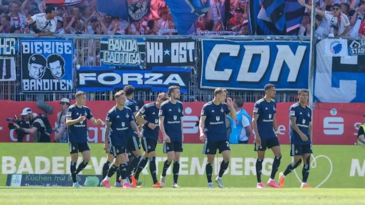 DE LOUCOS! Houve invasão de campo para festejar a subida mas Hamburgo caiu para o 'play-off' (vídeo) (Alemanha)